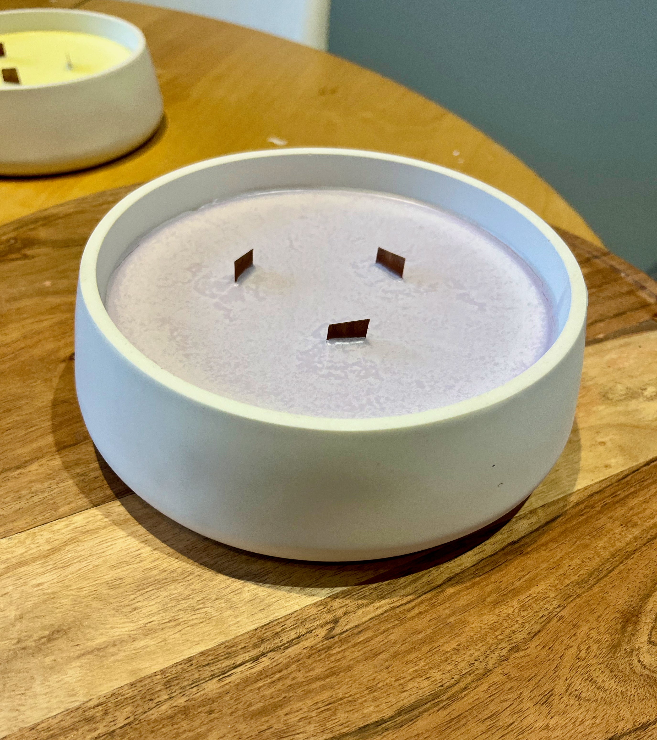 "Mauve Dawn" kaars – Citroen sojawas & houten lonten